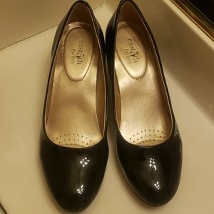 EAST 5TH BLACK PATENT LEATHER HEELS 6.5